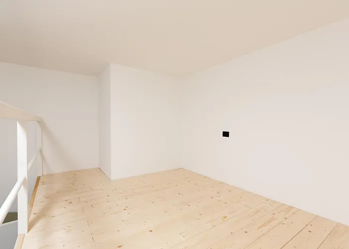 Guesthost - Cozy Corner With Balcony And Private Garage! شقة