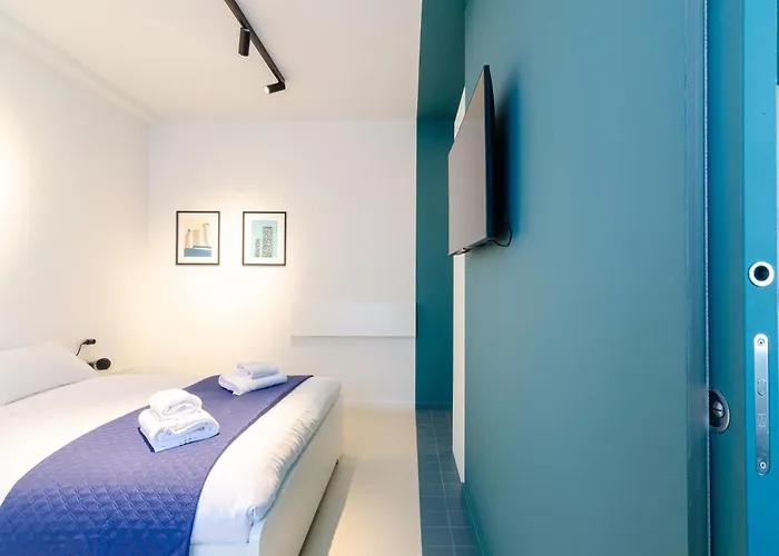 San Siro Blue Flat *