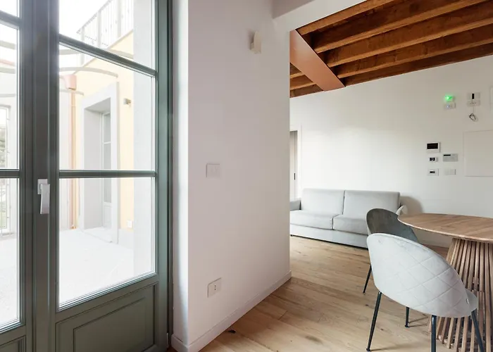Lägenhet Guesthost - Modern In With Balcony