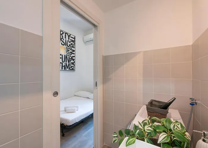 Ihost - Lomellina 14a * Milano