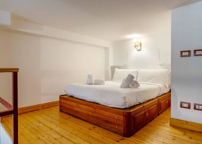 Daire One Bedroom With Terrace Near Duomo *