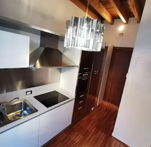 Metro Stop, Prada & Design *