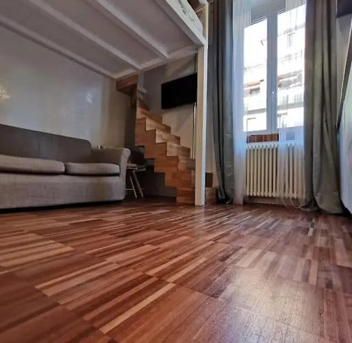 Metro Stop, Prada & Design 米兰