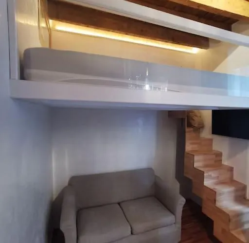 Metro Stop, Prada & Design 公寓