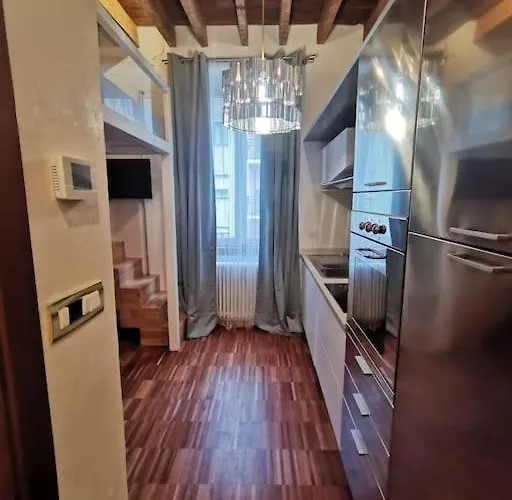 公寓 Metro Stop, Prada & Design *