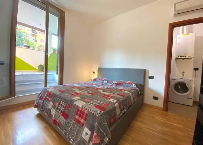 Conte Rosso House Con Terrazza In Coorte Tranquilla A Due Passi Da Stazione E Metropolitana Lambrate Lägenhet