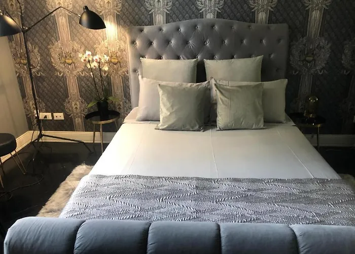 Lippi 42 Single Room's In With Garden Hotel