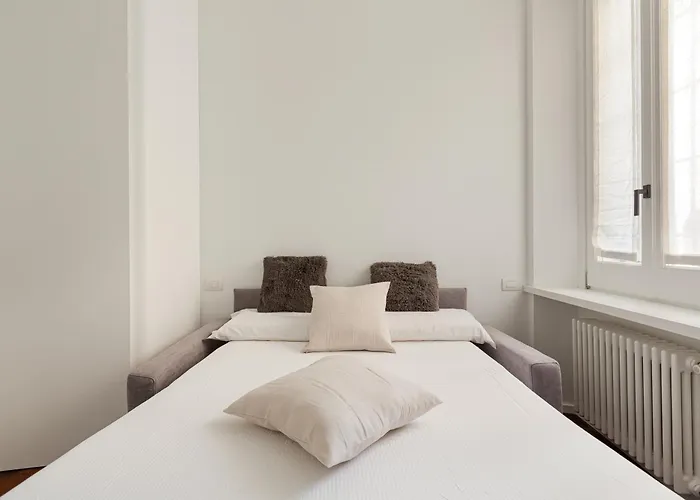 Guesthost - Tiny Near Station