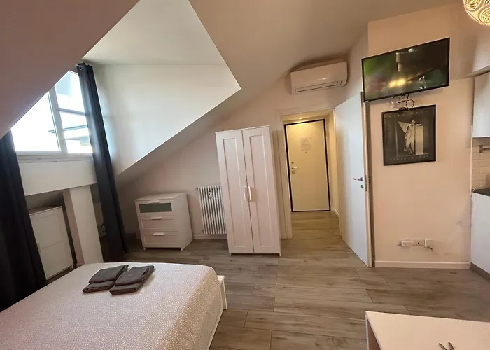 Appartement Mansarda Open Space Vicino Zona Isola *