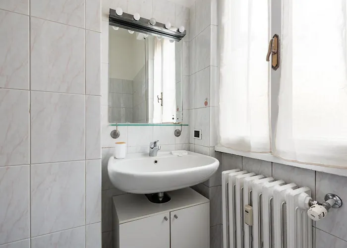 Guesthost - Istria M5 & Zara Comfy Apartman Milánó