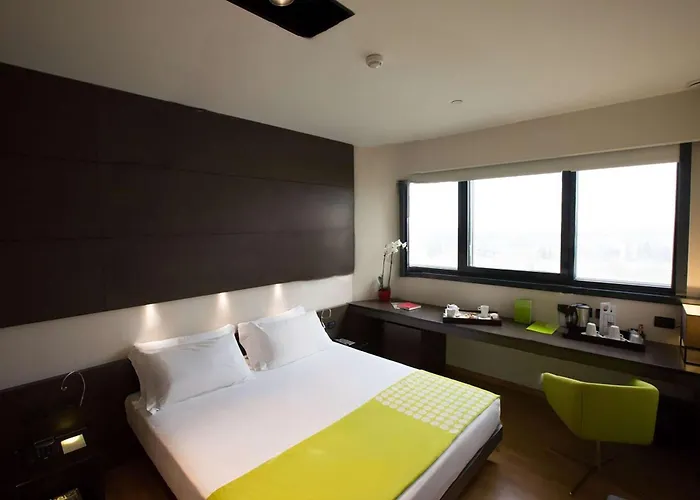 Western The Hub 4*