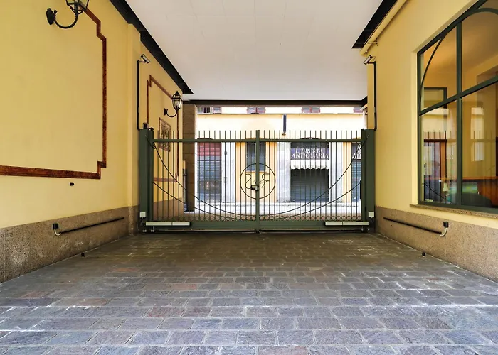 Scaldasole 6 * Milan