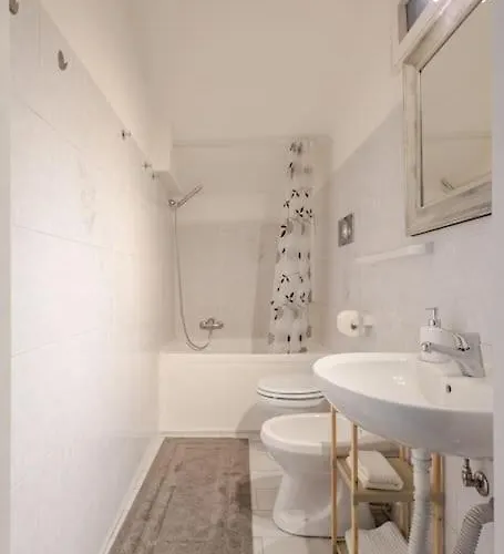 Sky-view Flat In מילאנו