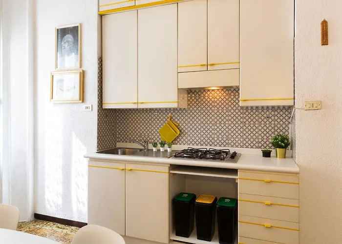 Titty House - Crocetta *