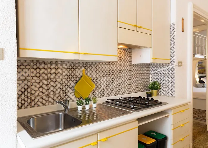 Titty House - Crocetta