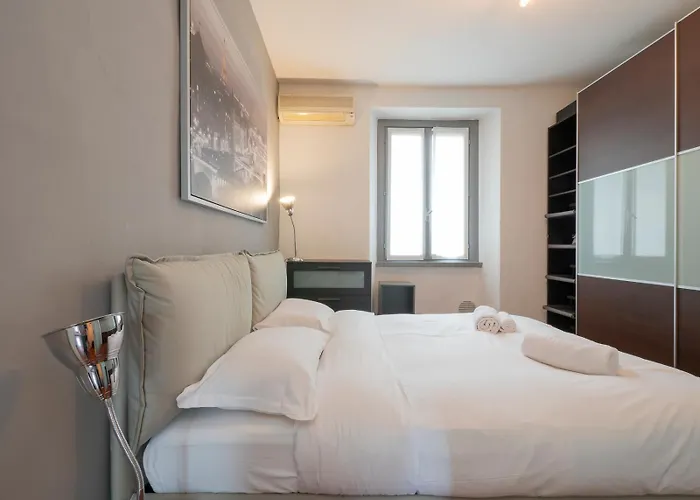 Youhosty - Panfilo Castaldi 26 * 밀라노