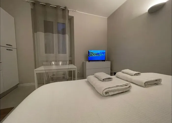 Regina In Sky Santa Giulia - Sky Tv, Wifi E Breakfast Box Milan