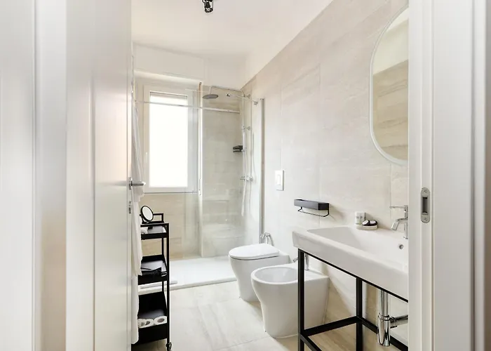 Joivy 1-bed With Balcony Near Subway 아파트 *