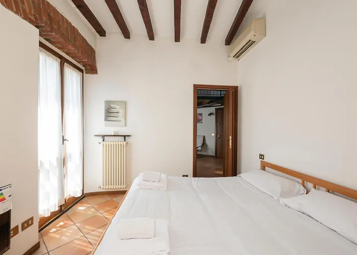 Appartamento Youhosty - Porta Romana M3 Milano