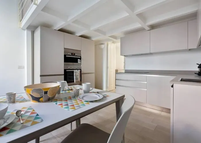 Luxury Duplex Corso Magenta 3pax-wifi דירה
