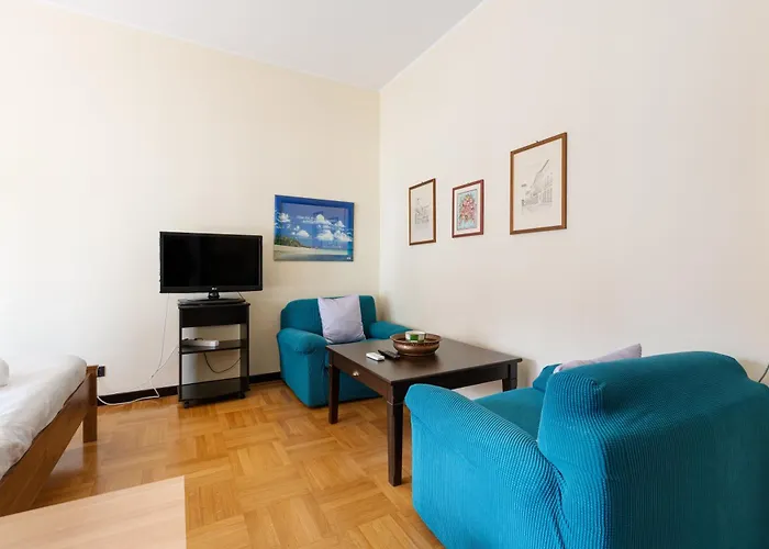 Guesthost - Forlanini - Functional With Balcony! * 밀라노