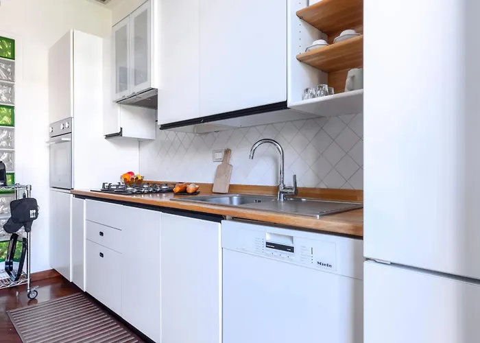 Roomy Flat With Garage - Porta Romana Appartement *