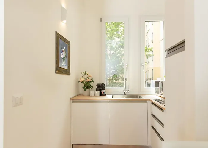 Exclusive Apartment - Next To The Metro *