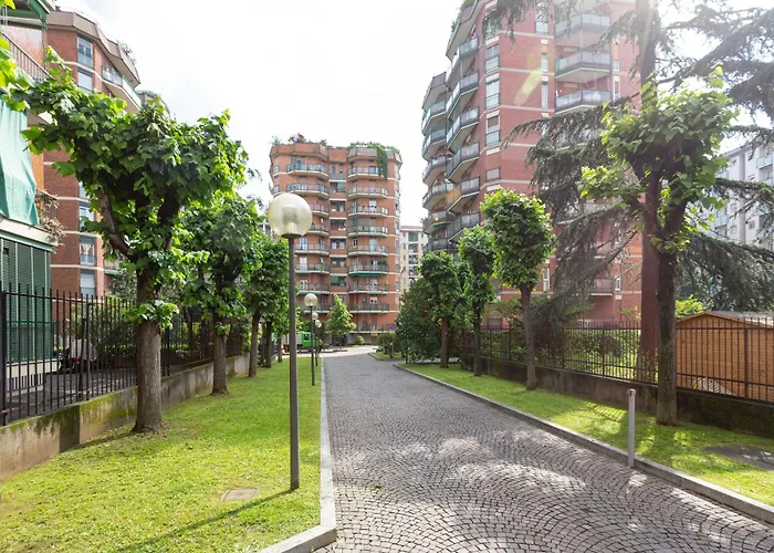 Lorenteggio-piazza Frattini Balcony *