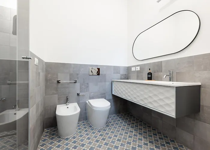 5' From Metro Lima, Design Milán