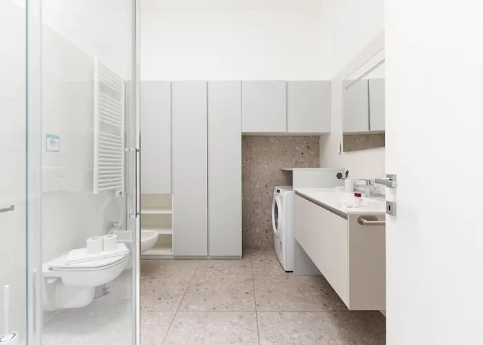 Guesthost - Missori & Bocconi Renovated Апартаменты *