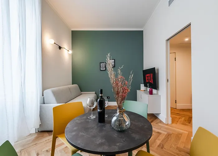 Spacious In Next To Metro Apartament *