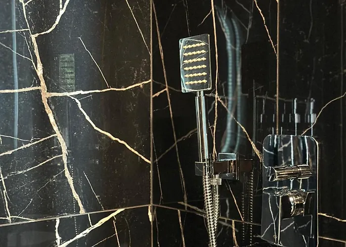 Hub Private * ميلان