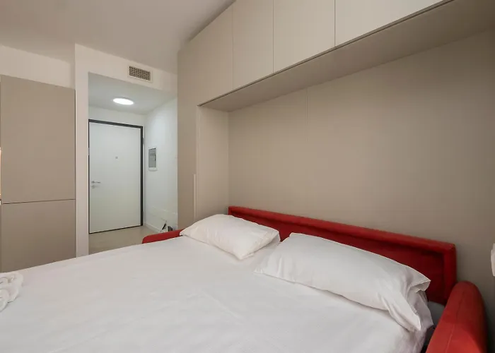 I Host - Binda 18 밀라노