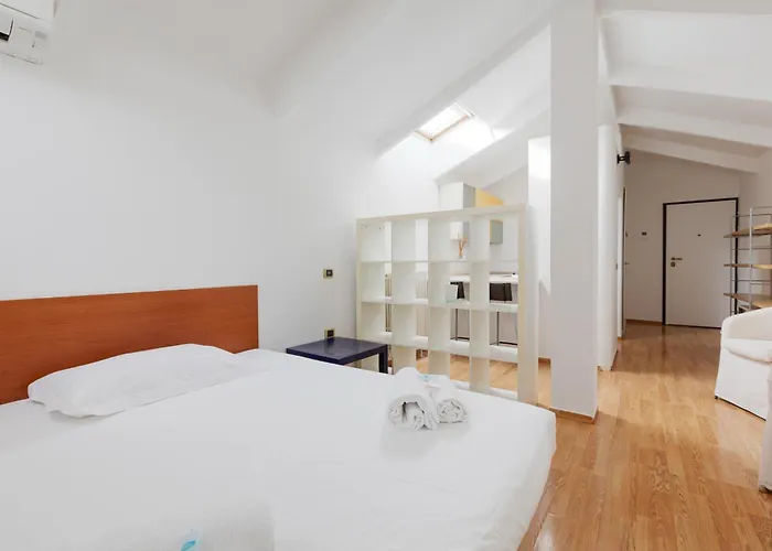 Guesthost - Viale Umbria Bright Apartman