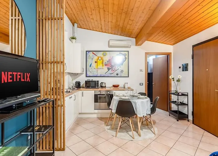 The First - Central Station 米兰