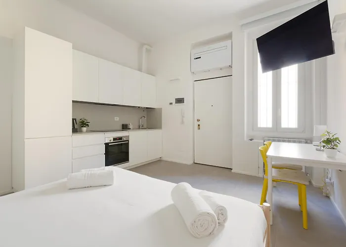 Guesthost - Corso Vercelli Cosy And Bright Милан