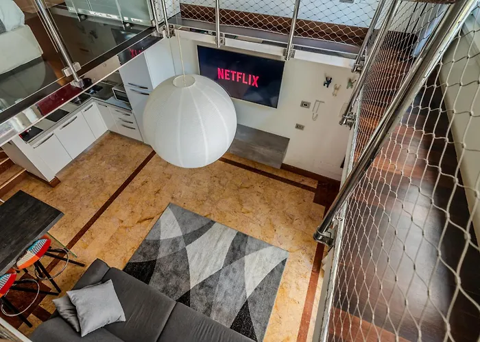 Loft Elegante In Centro In Zona Signorile - Davanti Metro *