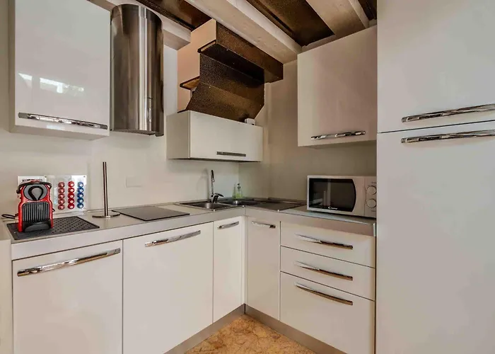 Loft Elegante In Centro In Zona Signorile - Davanti Metro