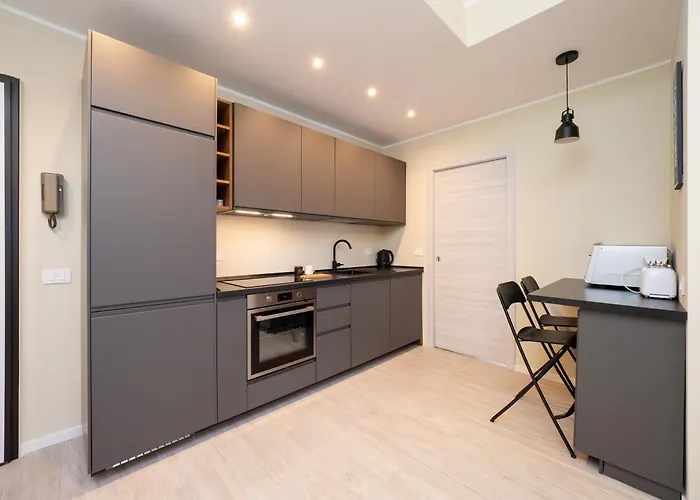 Modern 2br With Private Balcony, Steps To Metro Milano