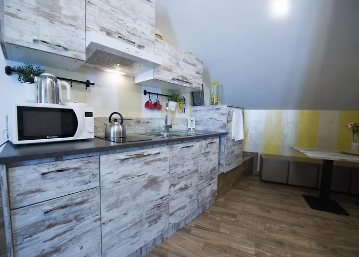 Amazing Attic Max 10 People With Parking & Wifi, Near To 3 Tram Lines And To The Metro - Well Connected To Airports And To The Train Station Apartment Milan