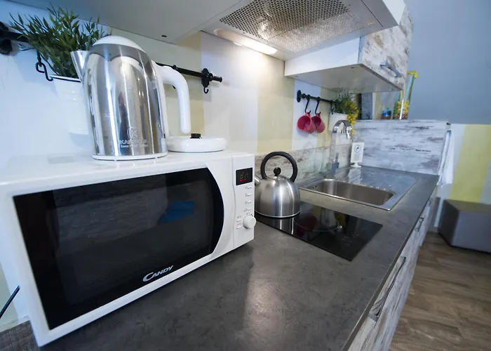 Apartment Amazing Attic Max 10 People With Parking & Wifi, Near To 3 Tram Lines And To The Metro - Well Connected To Airports And To The Train Station