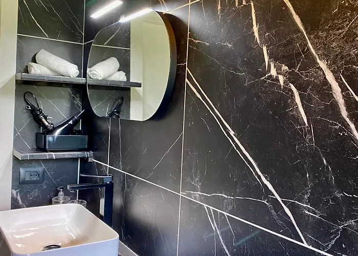 Lägenhet Moderno Ed Elegante Loft Con Balcone
