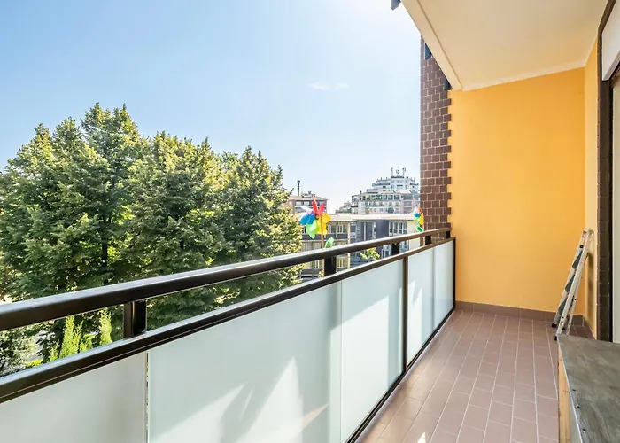 Guesthost - Forlanini M4 Modern With Balconies דירה