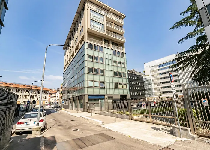 Guesthost - Charming 230m From Isola M5 Apartman Milánó