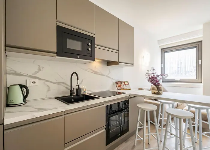 Guesthost - Charming 230m From Isola M5 Apartman *