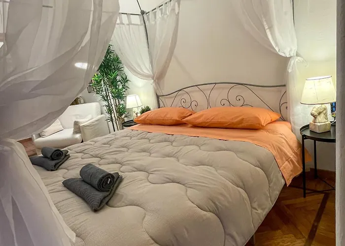 Dea Dreams - Old Style Apartment