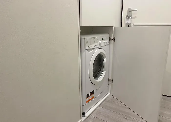 Woods - Self Check-in, Design District Appartement