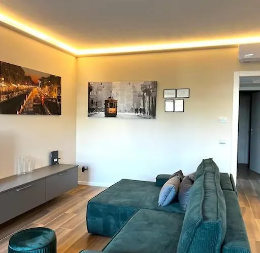 Stadio Fiera Ampio E Luminoso Con Balcone * Milánó