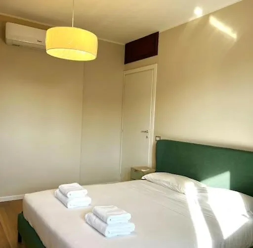 Stadio Fiera Ampio E Luminoso Con Balcone Apartman Milánó