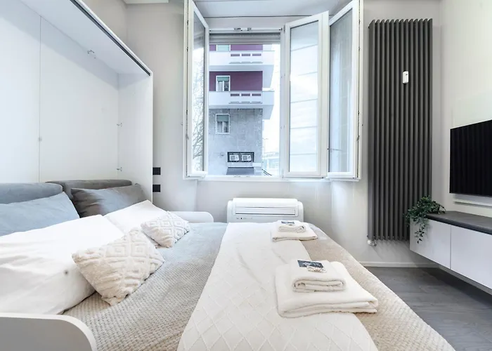Designed In Center Gae Aulenti Area With Ac, Wifi And Subway Airport Connected Steps From Station Apartman
